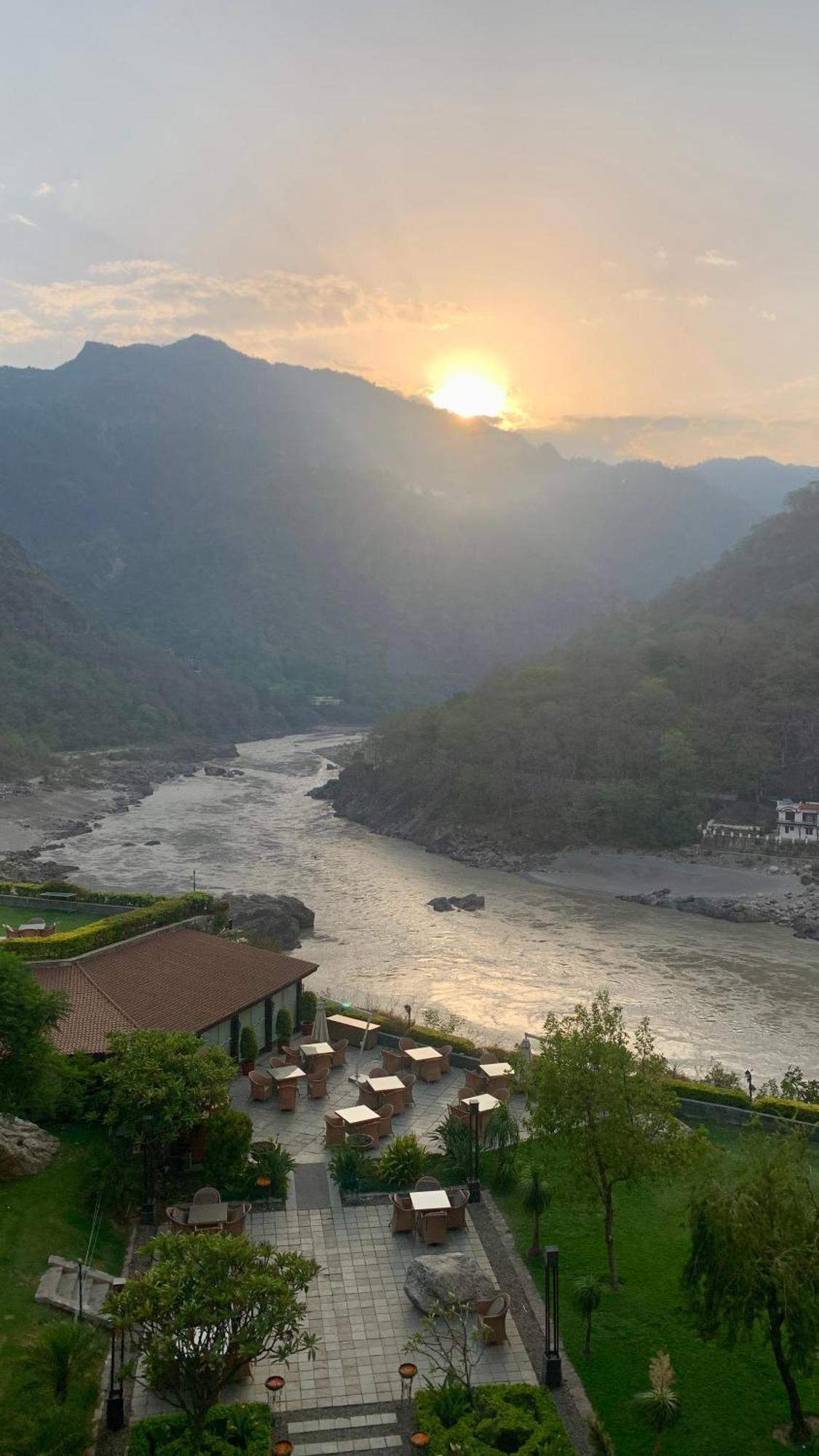 Luxury Aloha Majestic Apartments Rishikesh Bagian luar foto