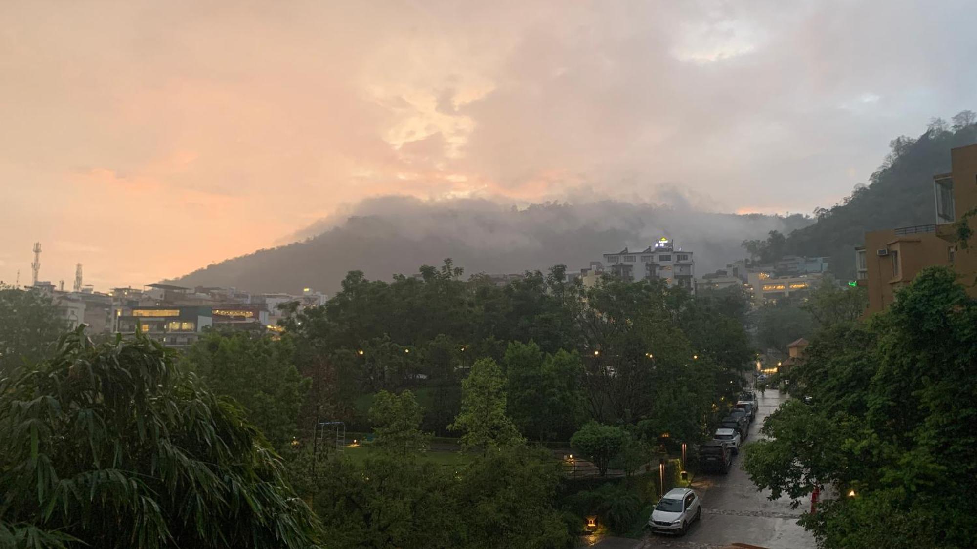 Luxury Aloha Majestic Apartments Rishikesh Bagian luar foto