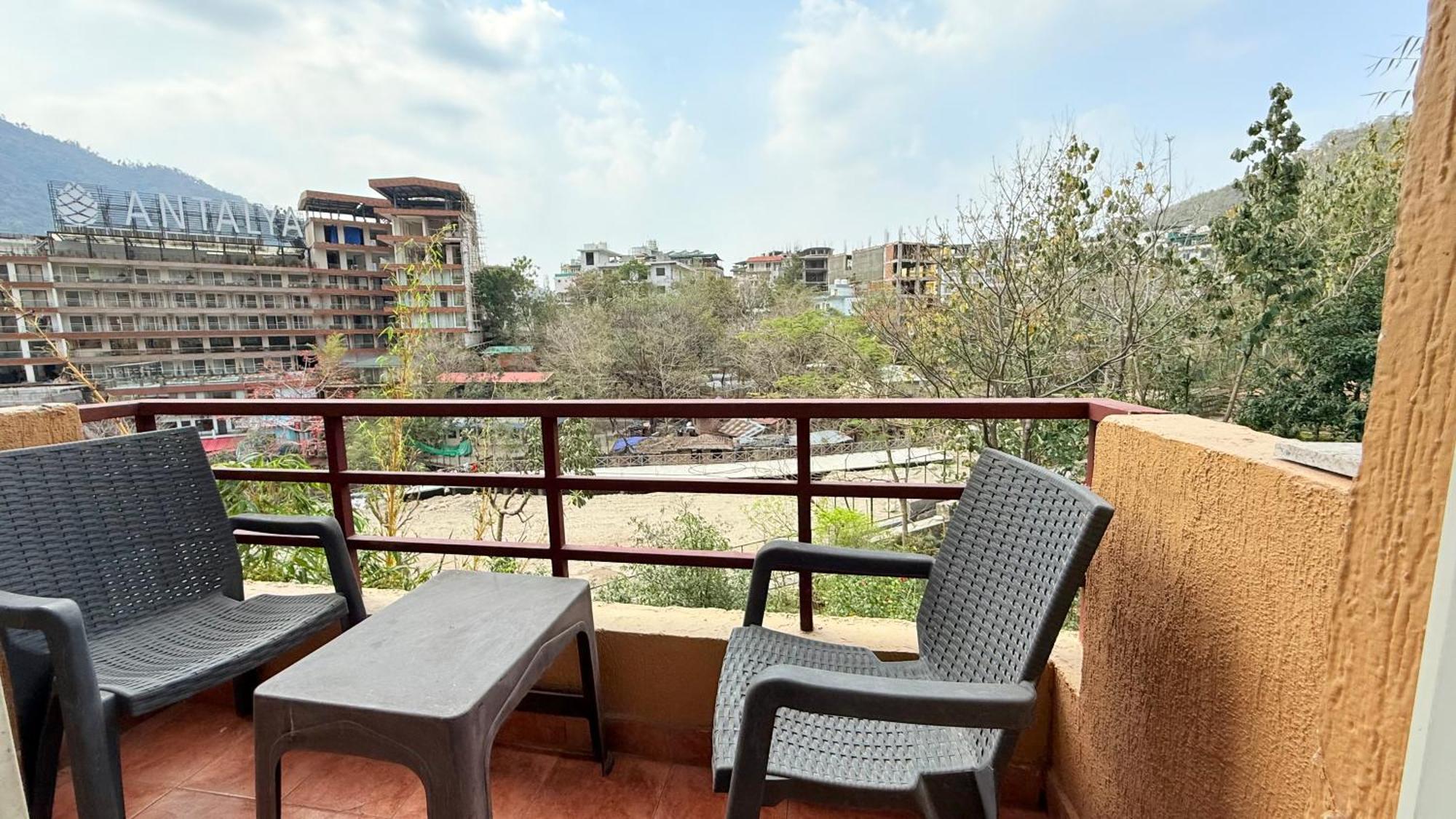 Luxury Aloha Majestic Apartments Rishikesh Bagian luar foto