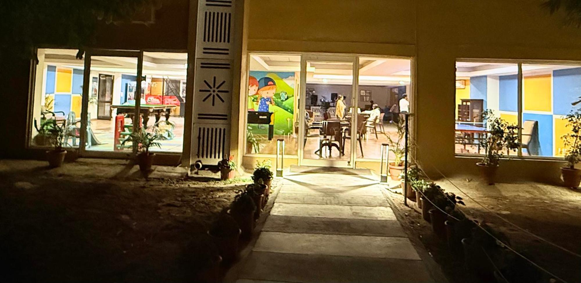 Luxury Aloha Majestic Apartments Rishikesh Bagian luar foto